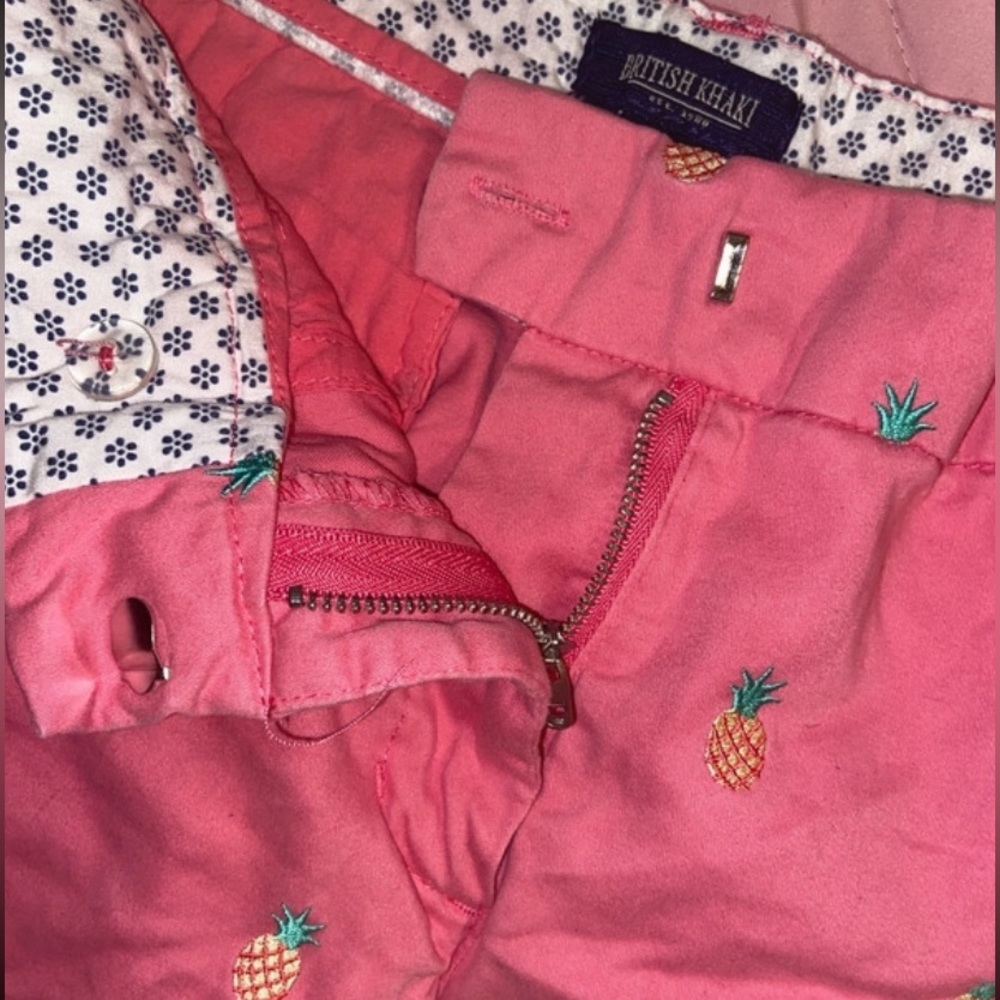 Pink pineapple printed summer low-waist shorts. Size 4/S. Cotton and Elastane.